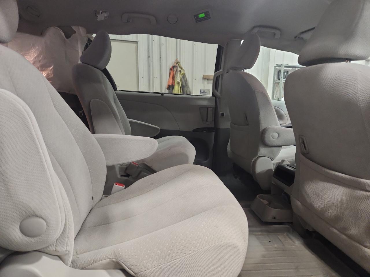 Lot #3298158276 2013 TOYOTA SIENNA LE