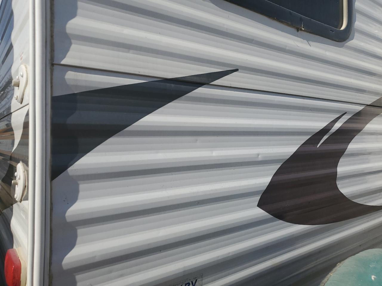 Lot #3285102401 2011 PUMA 5TH WHEEL