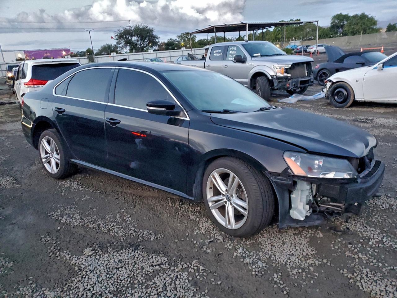 VOLKSWAGEN PASSAT SE