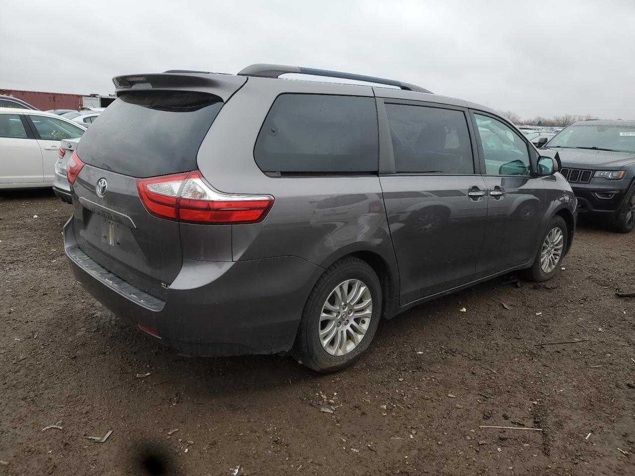 TOYOTA SIENNA XLE