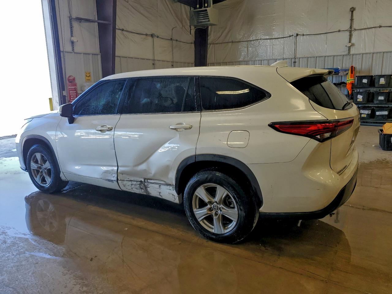 Lot #3318913916 2021 TOYOTA HIGHLANDER