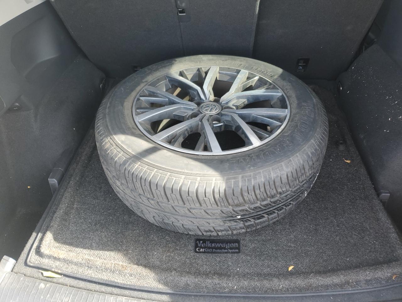 VOLKSWAGEN TIGUAN SE