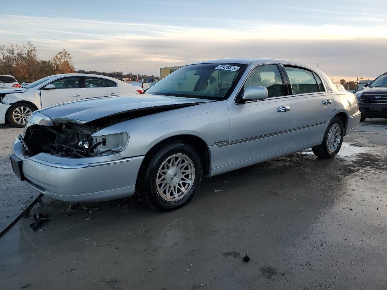 Lot #3294689034 1998 LINCOLN TOWN CAR S