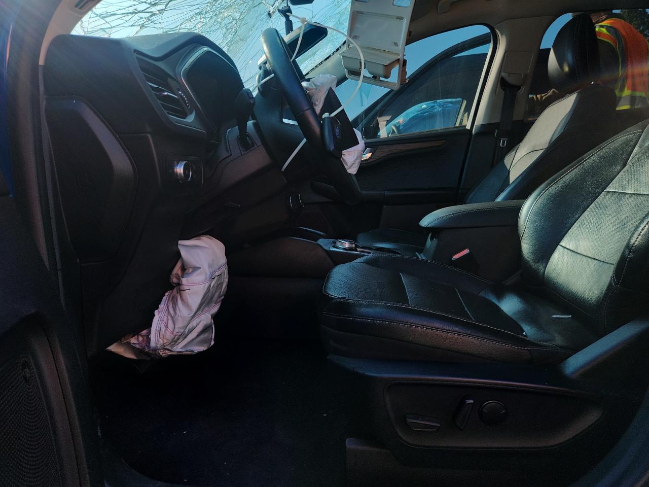 FORD ESCAPE TITANIUM