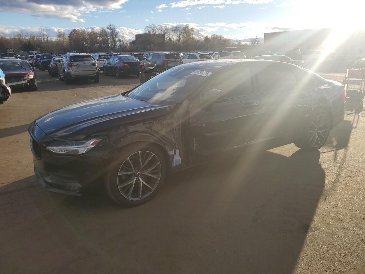 VOLVO S90 T5 MOMENTUM