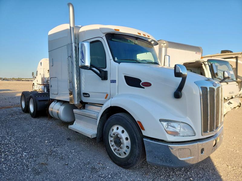 Global Auto Auctions: 2018 PETERBILT TRACTOR 579
