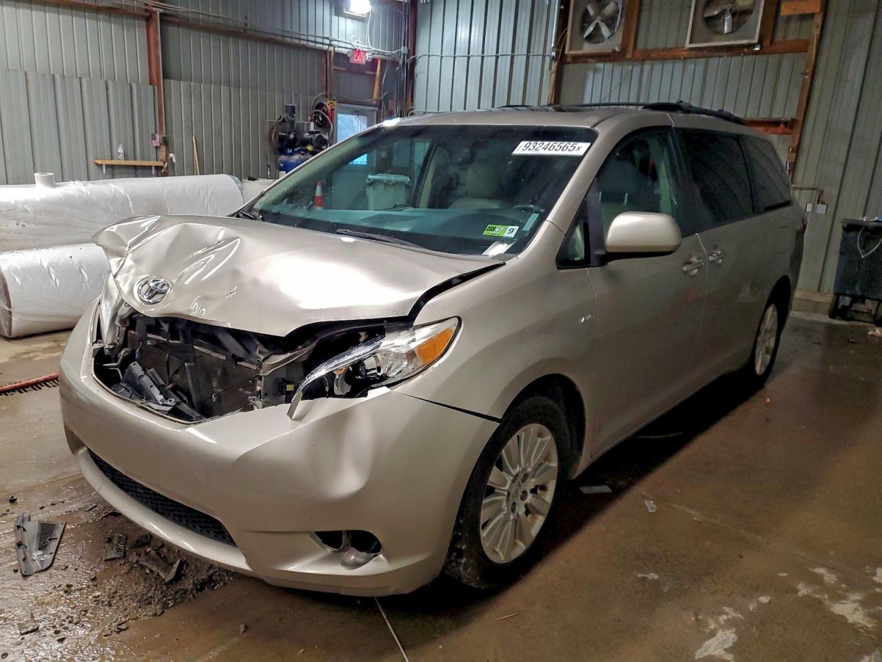Lot #3301986492 2016 TOYOTA SIENNA XLE