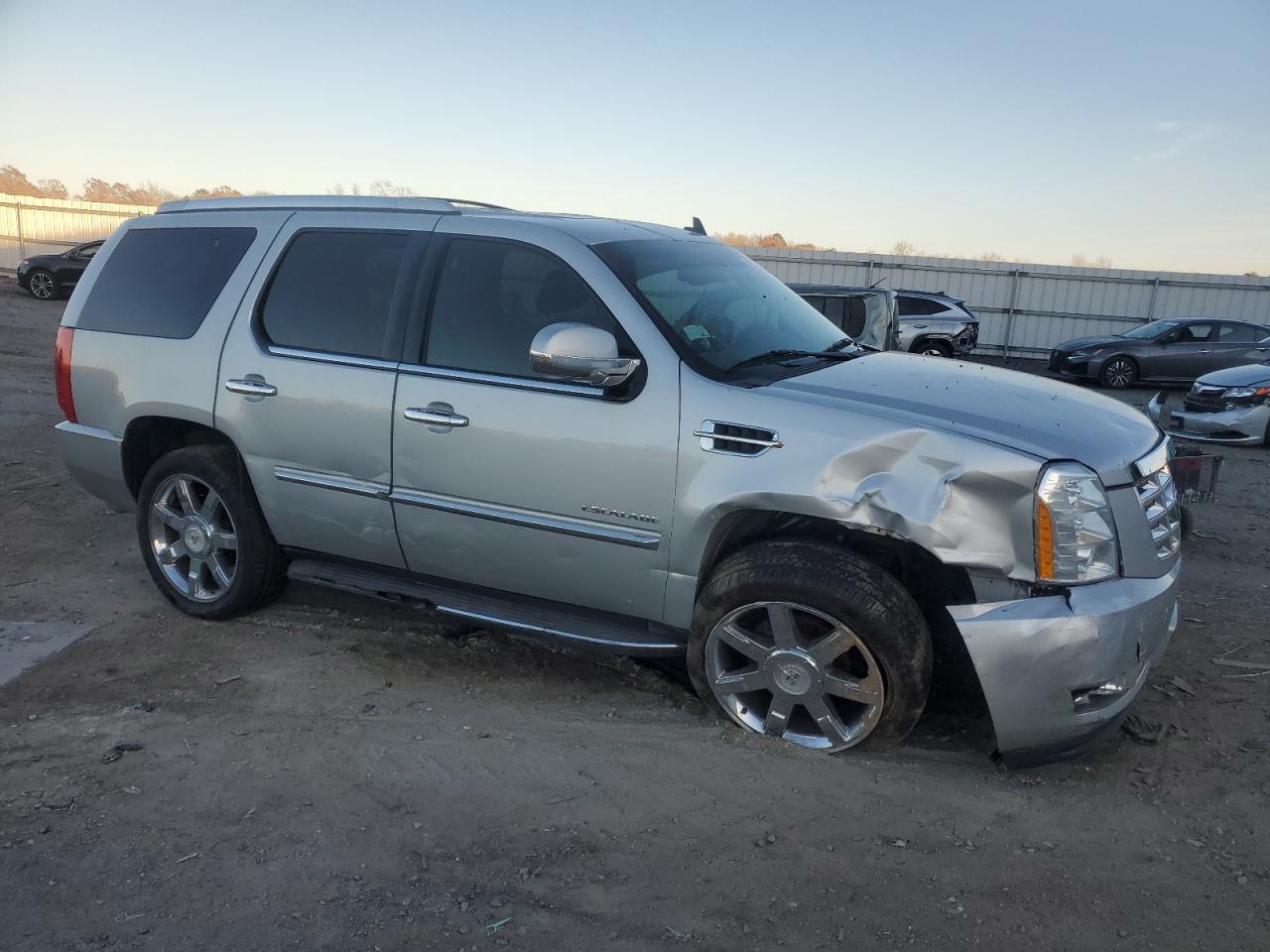 CADILLAC ESCALADE LUXURY