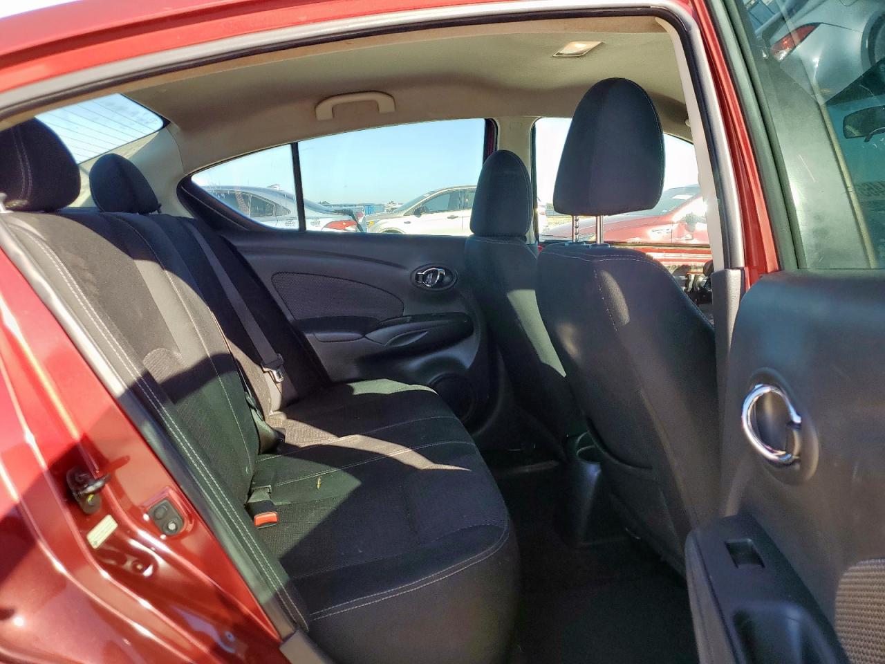 Lot #3304177445 2018 NISSAN VERSA S