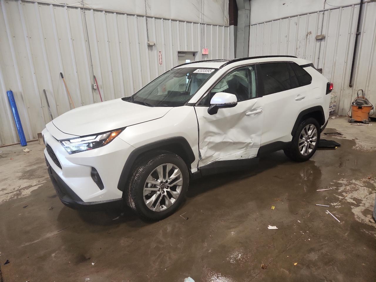 TOYOTA RAV4 XLE PREMIUM