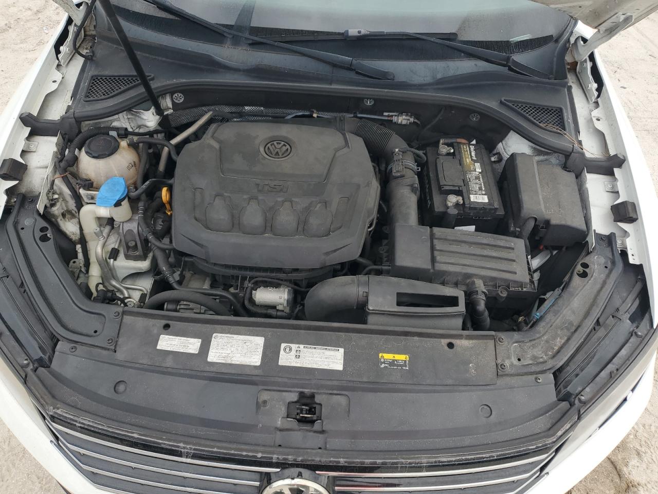 VOLKSWAGEN PASSAT SE