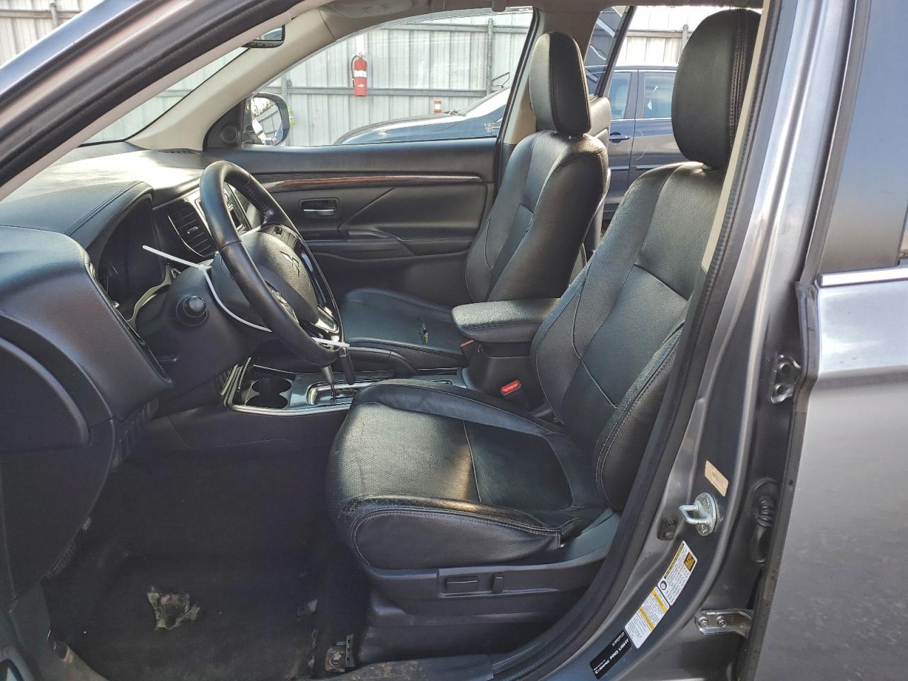 MITSUBISHI OUTLANDER SE