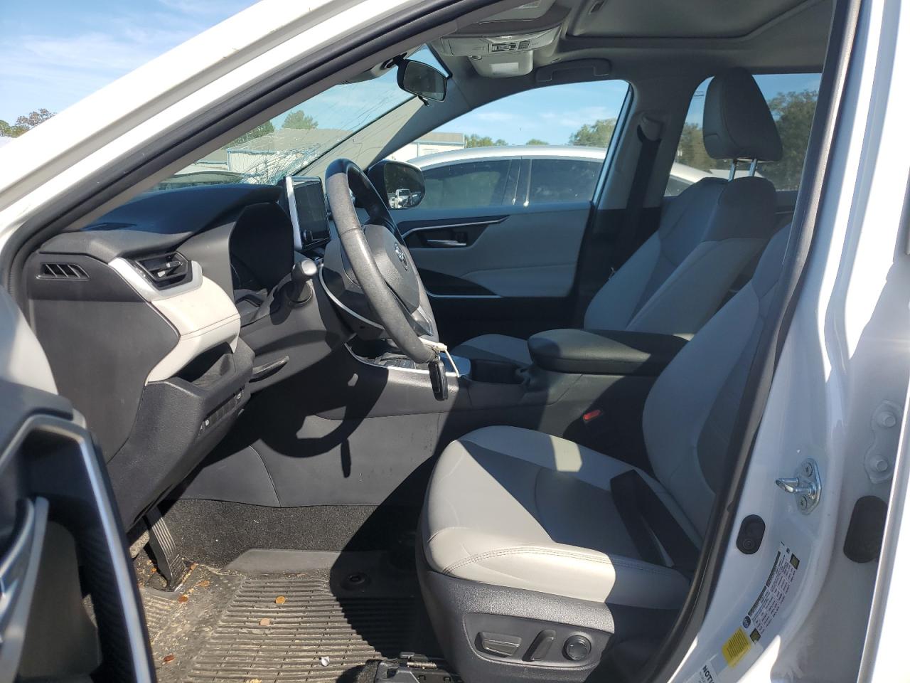 TOYOTA RAV4 XLE PREMIUM