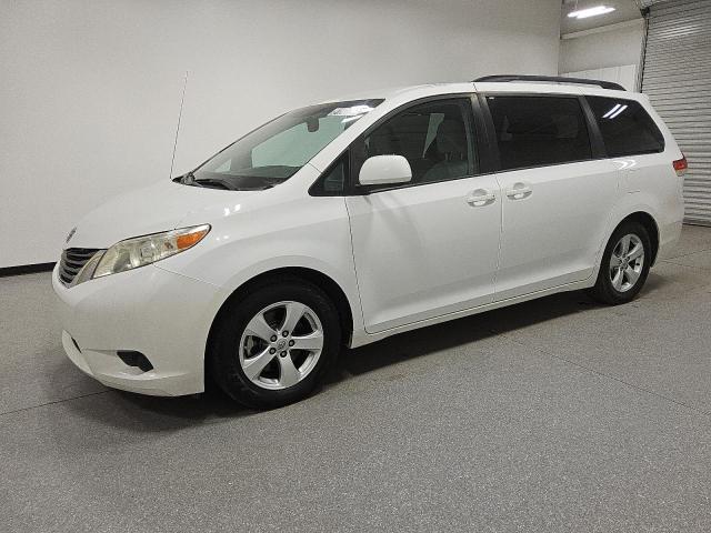 TOYOTA SIENNA LE