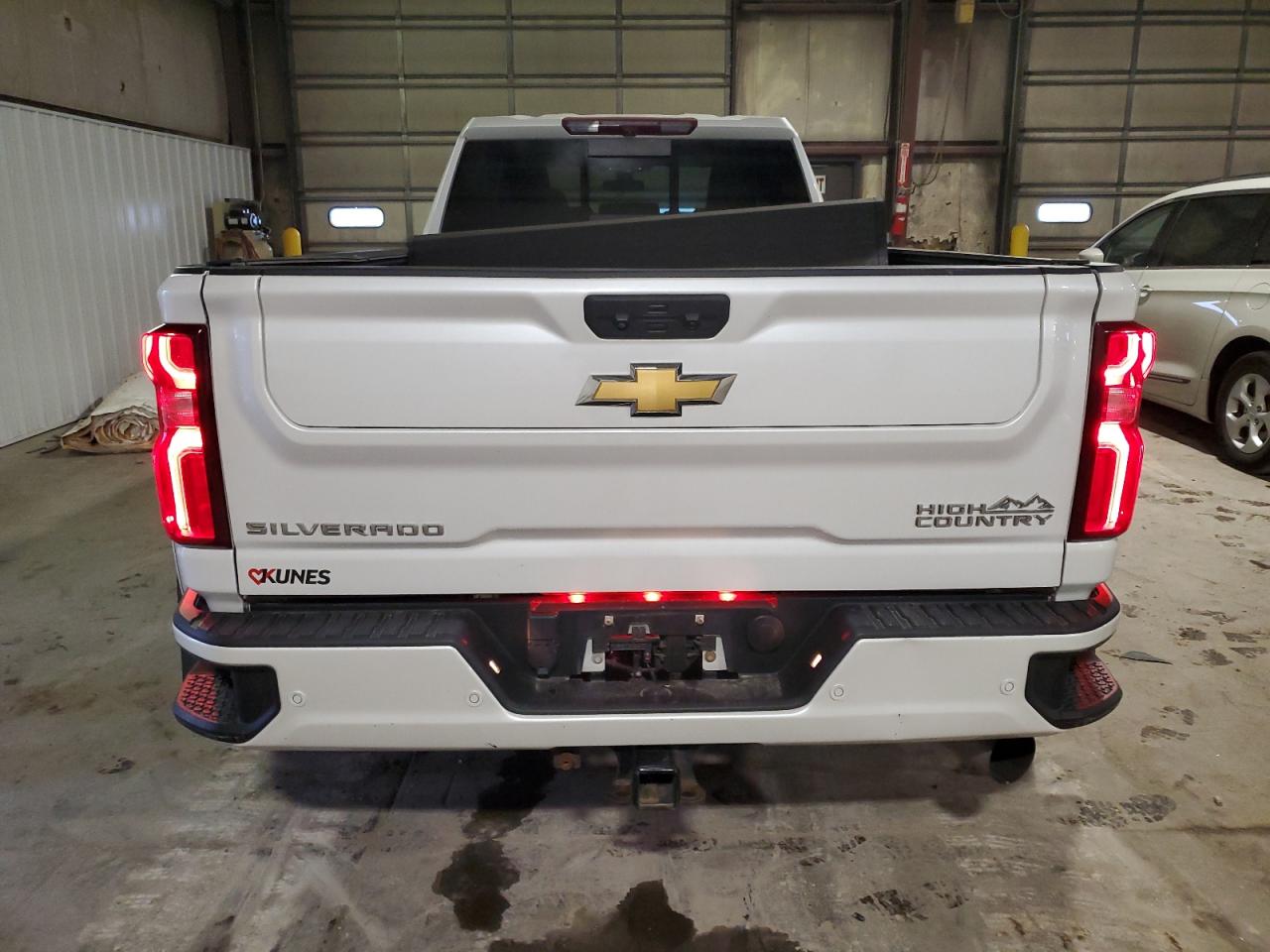 CHEVROLET SILVERADO K3500 HIGH COUNTRY