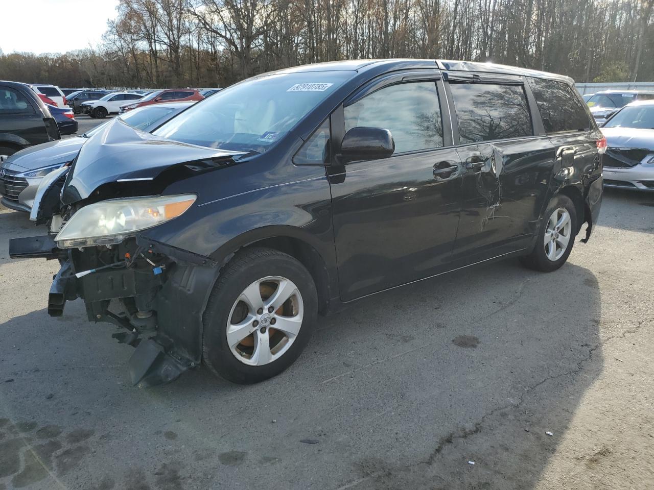TOYOTA SIENNA BASE