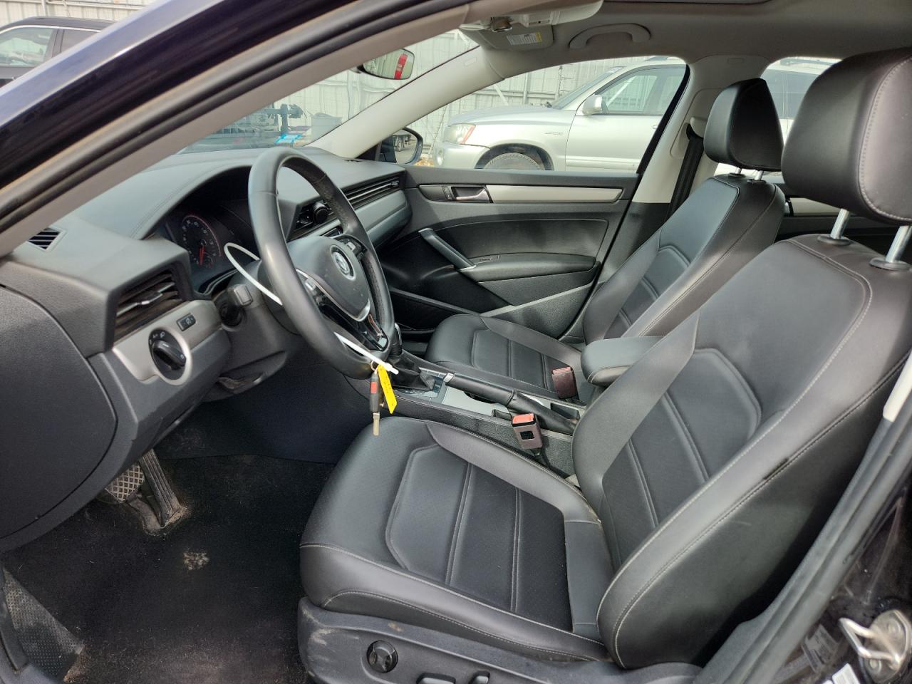 VOLKSWAGEN PASSAT SE