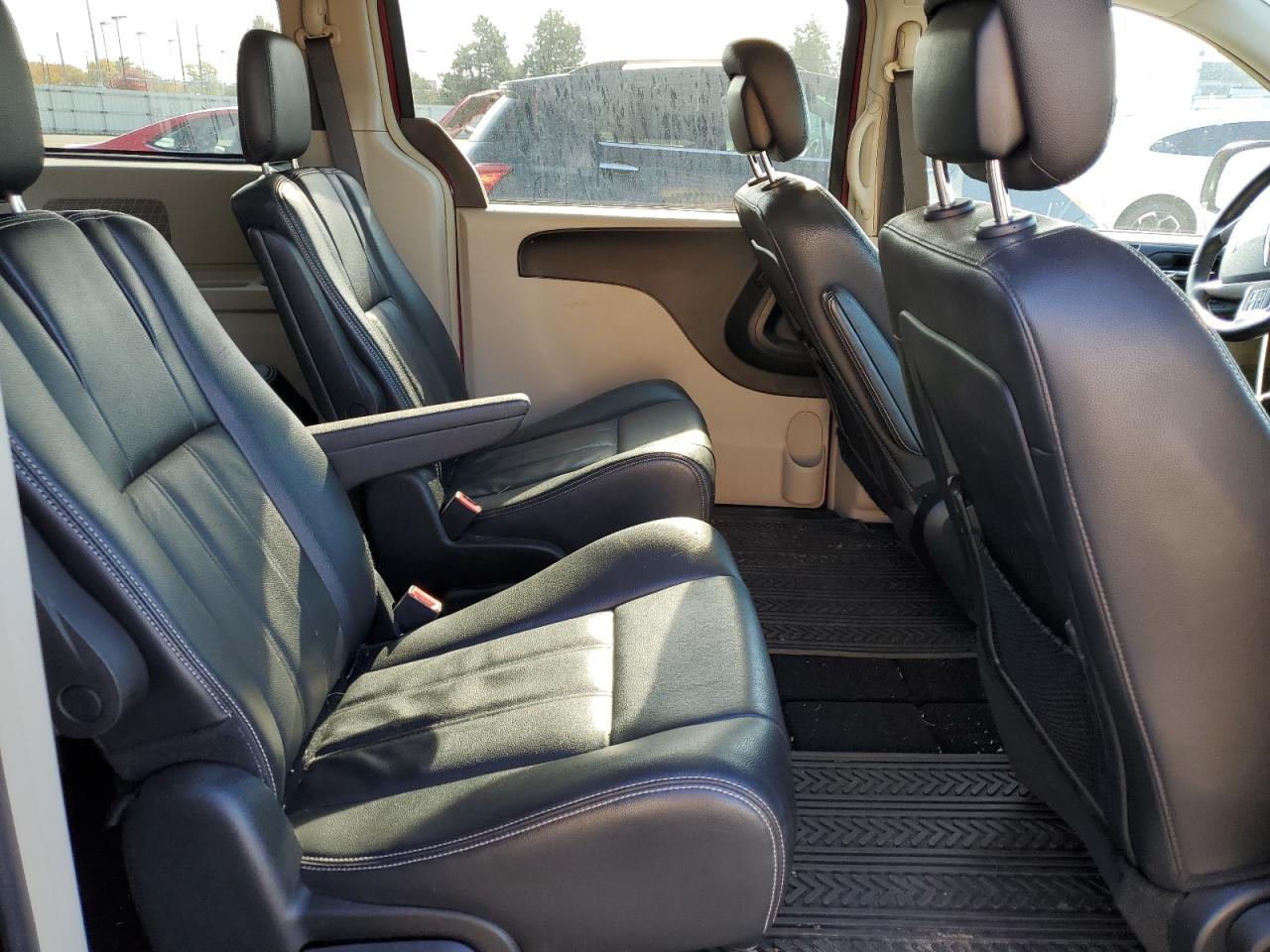 Lot #3302736031 2014 CHRYSLER TOWN & COU