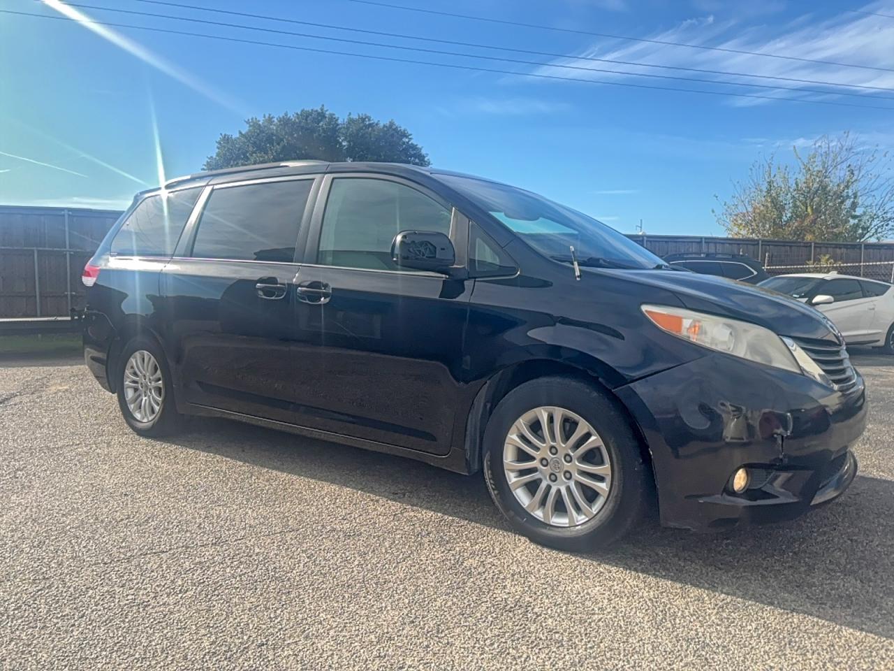 TOYOTA SIENNA XLE