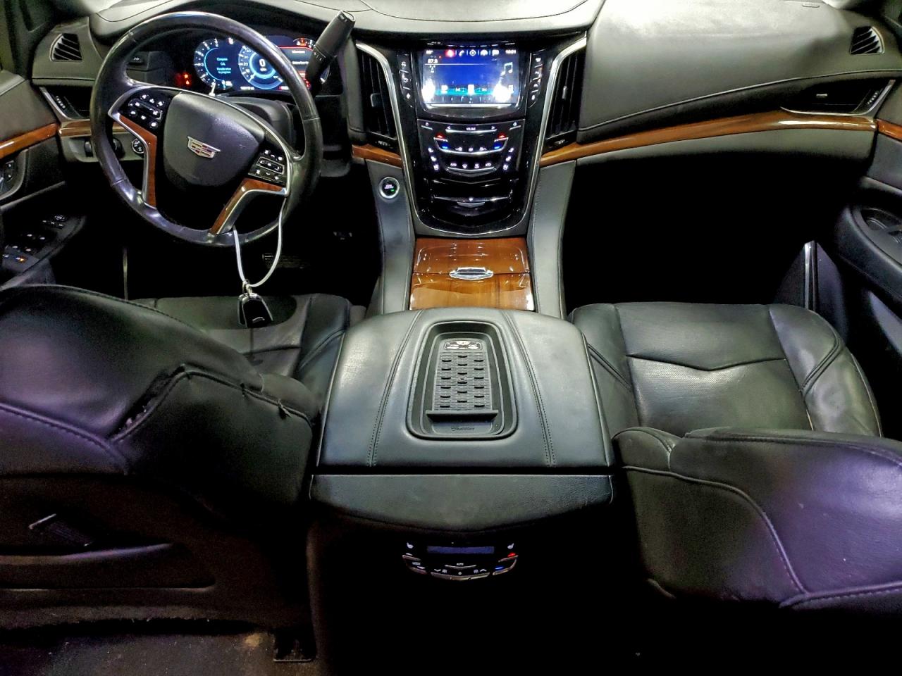 CADILLAC ESCALADE PREMIUM
