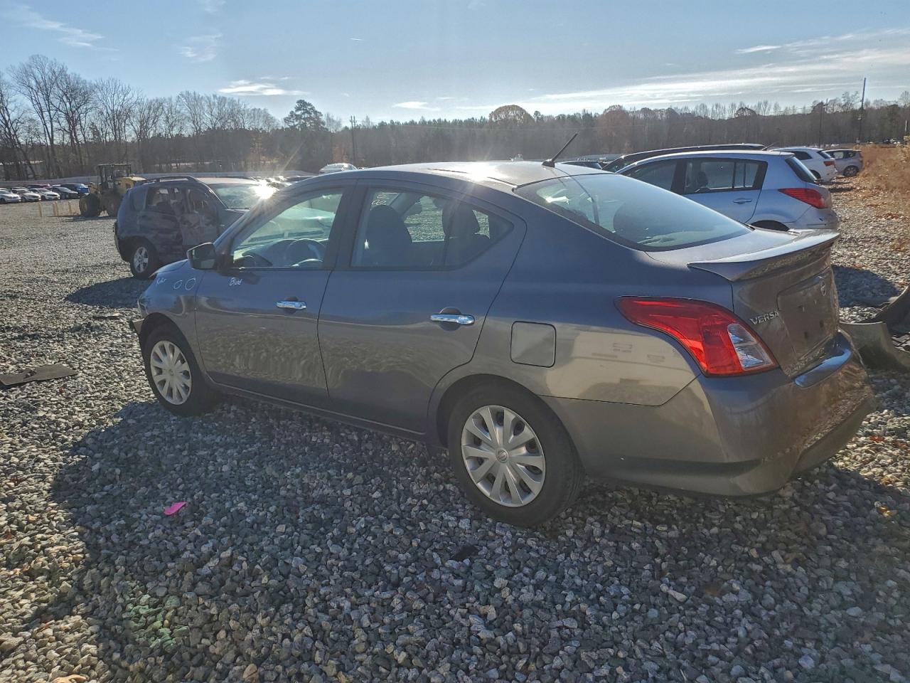 NISSAN VERSA S
