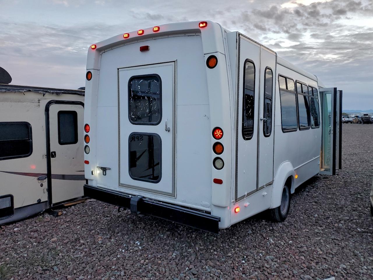 FORD ECONOLINE E450 SUPER DUTY CUTAWAY VAN