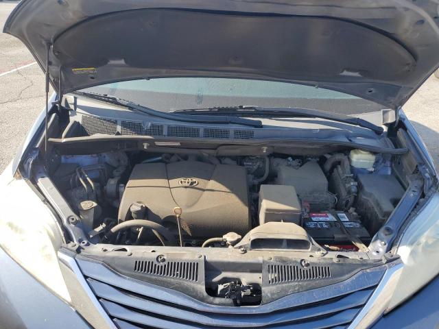 2017 TOYOTA SIENNA LE #3304889536