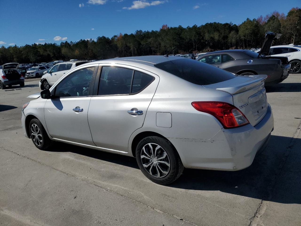 NISSAN VERSA S