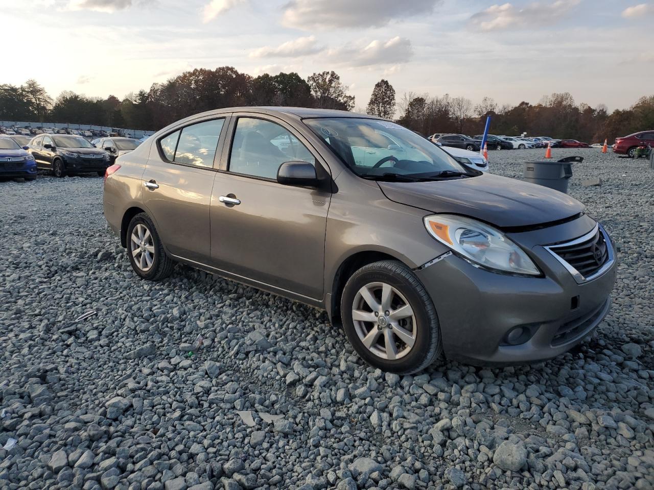 NISSAN VERSA S