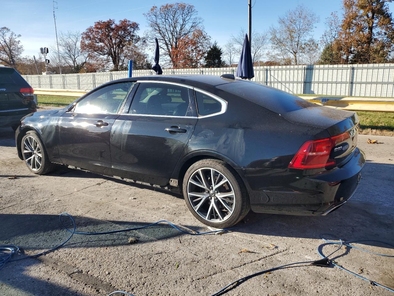 VOLVO S90 T6 MOMENTUM