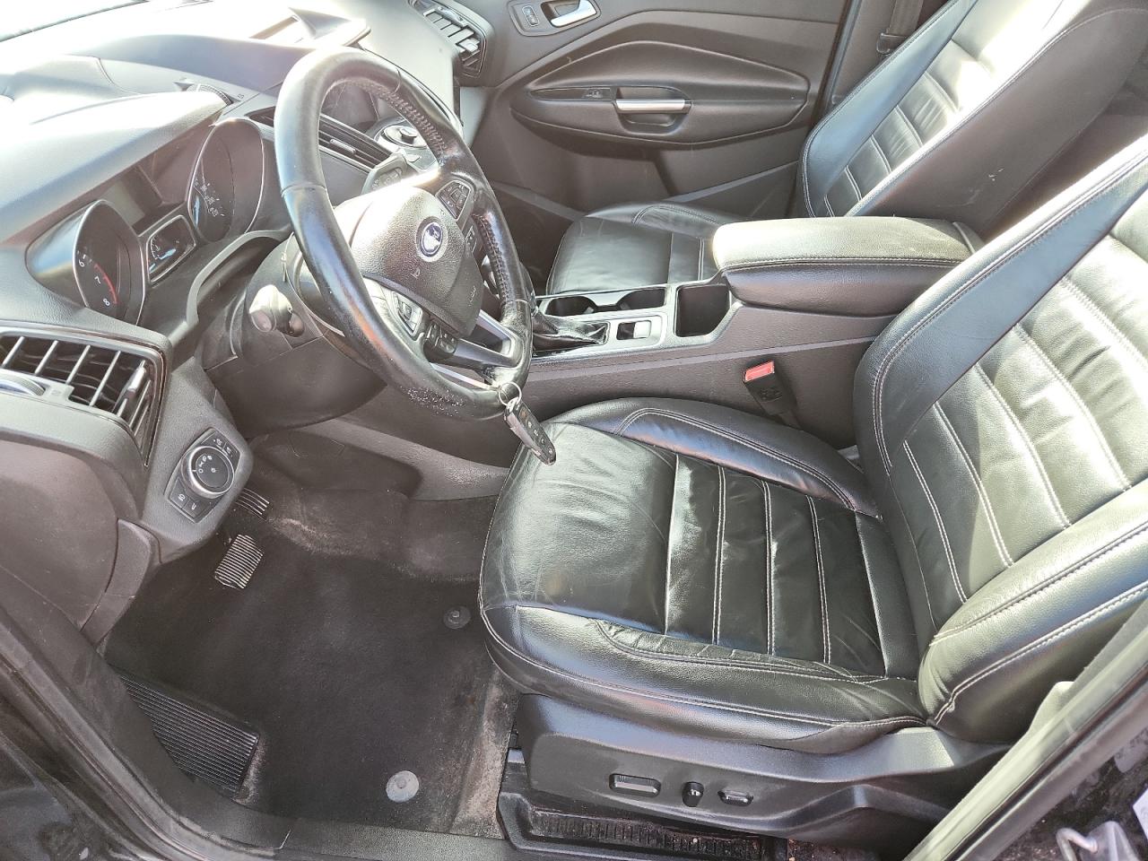 FORD ESCAPE TITANIUM