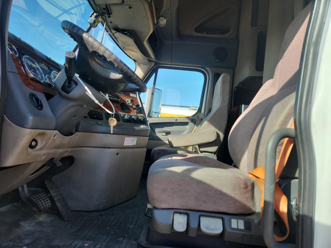 Lot #3285637318 2017 FREIGHTLINER CASCADIA 1