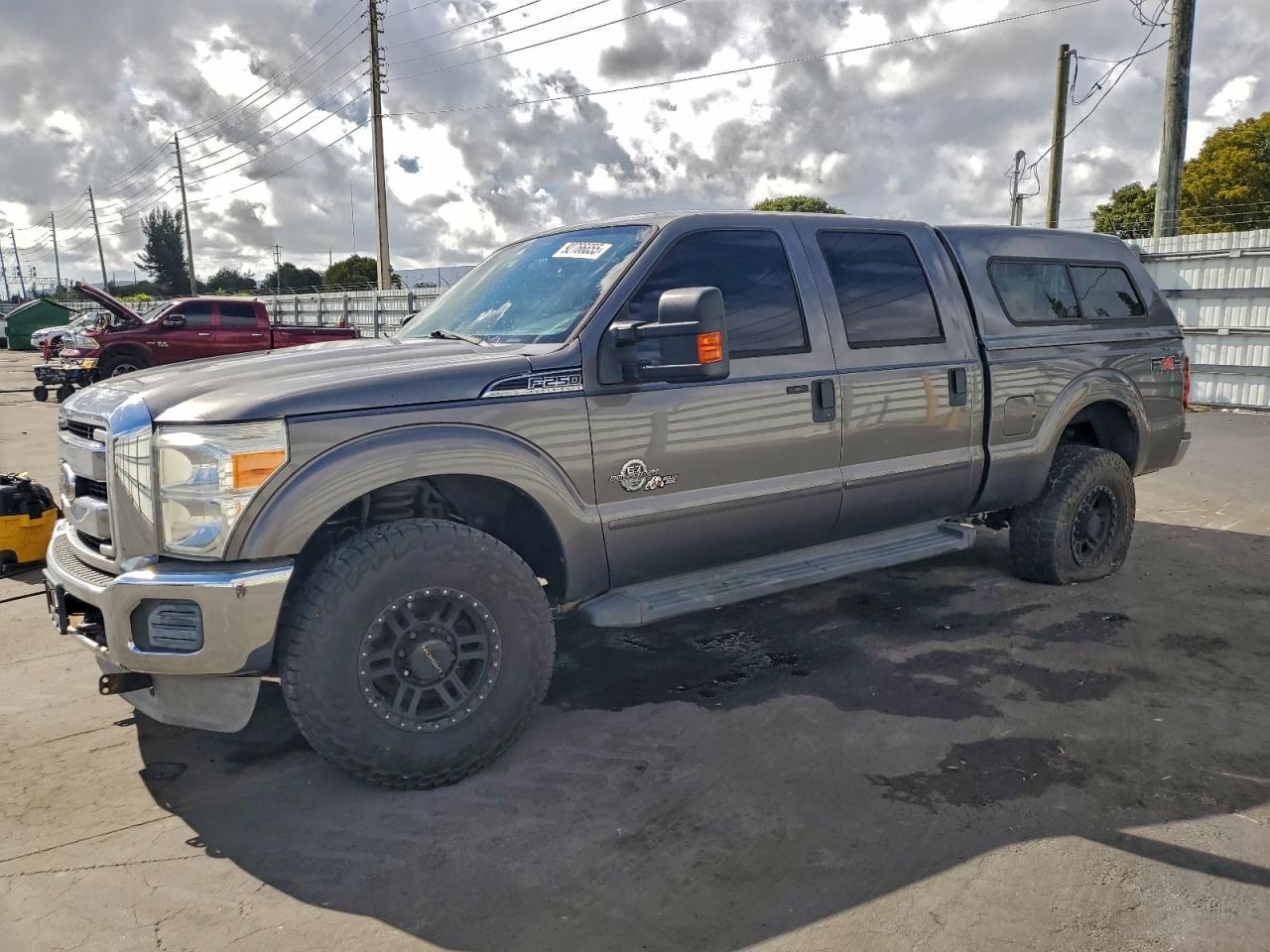 FORD F-250 SUPER DUTY