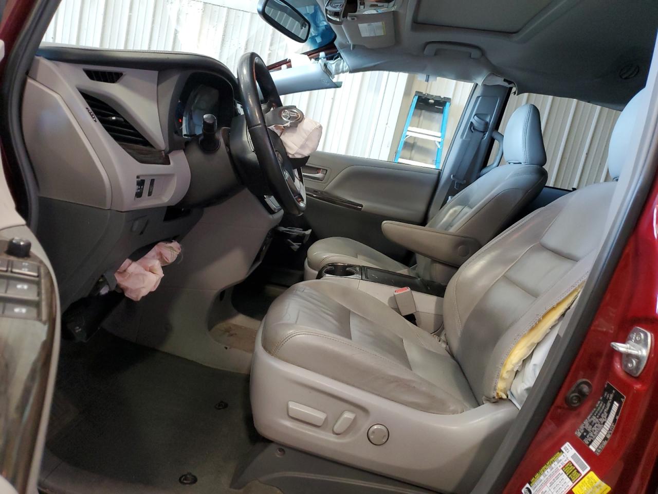 TOYOTA SIENNA XLE