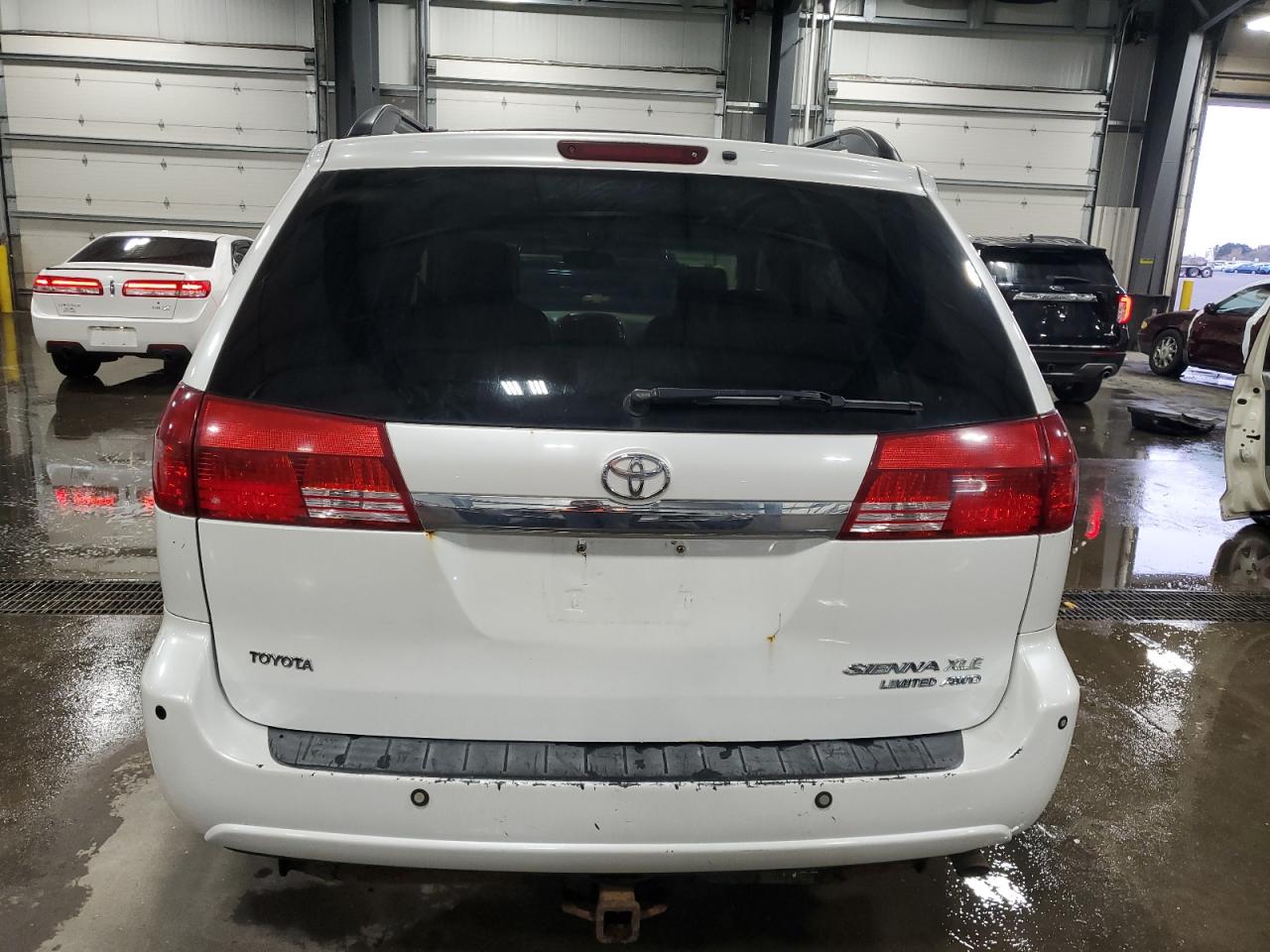 Lot #3286391731 2005 TOYOTA SIENNA XLE