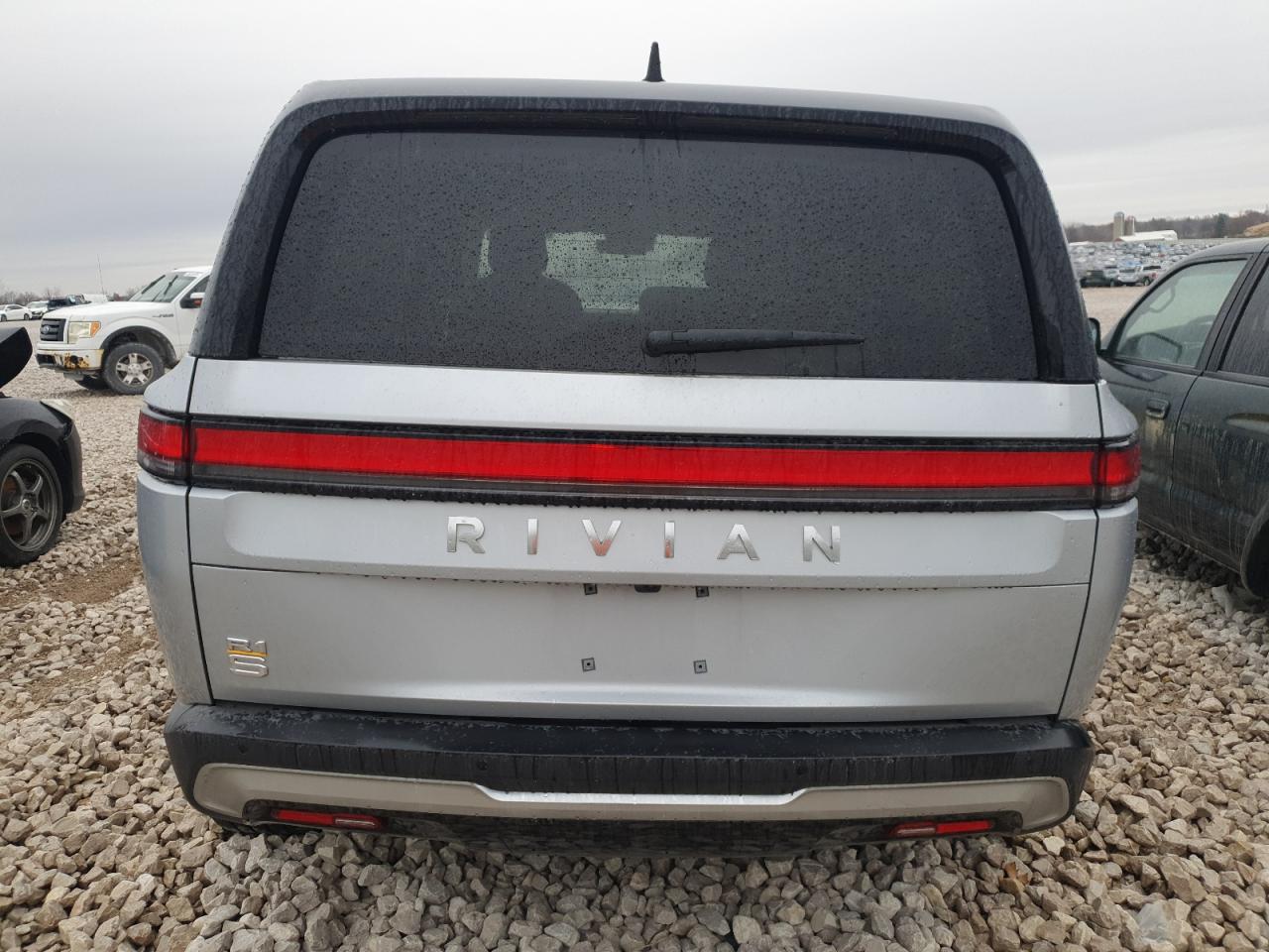RIVIAN R1S ADVENTURE