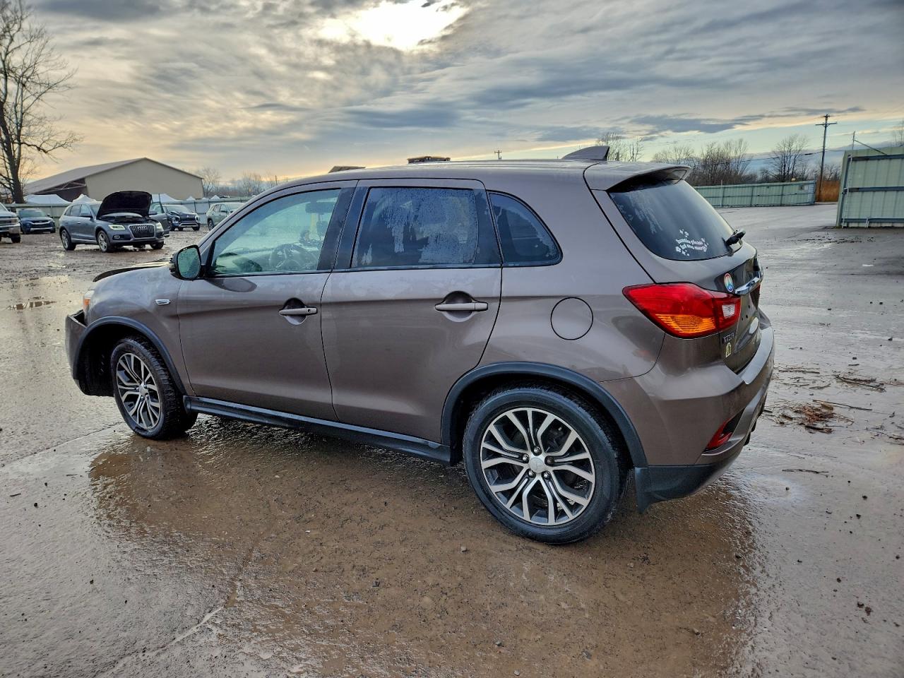 MITSUBISHI OUTLANDER ES