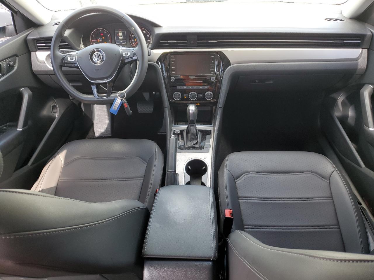 VOLKSWAGEN PASSAT SE