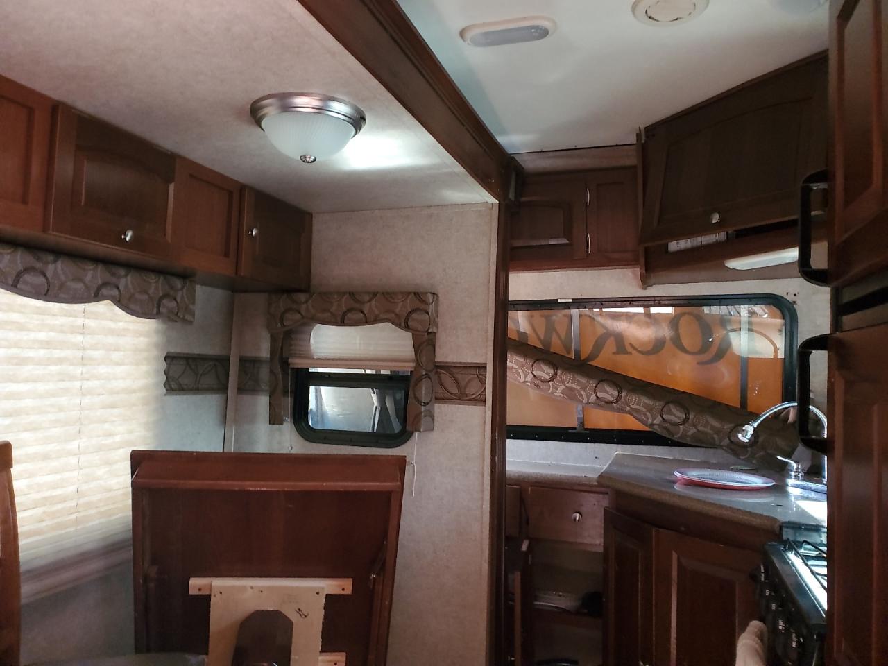 Lot #3301819399 2015 ROCKWOOD ULTRA LITE