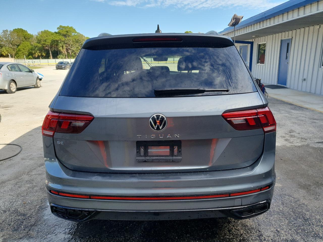 VOLKSWAGEN TIGUAN SE R-LINE BLACK