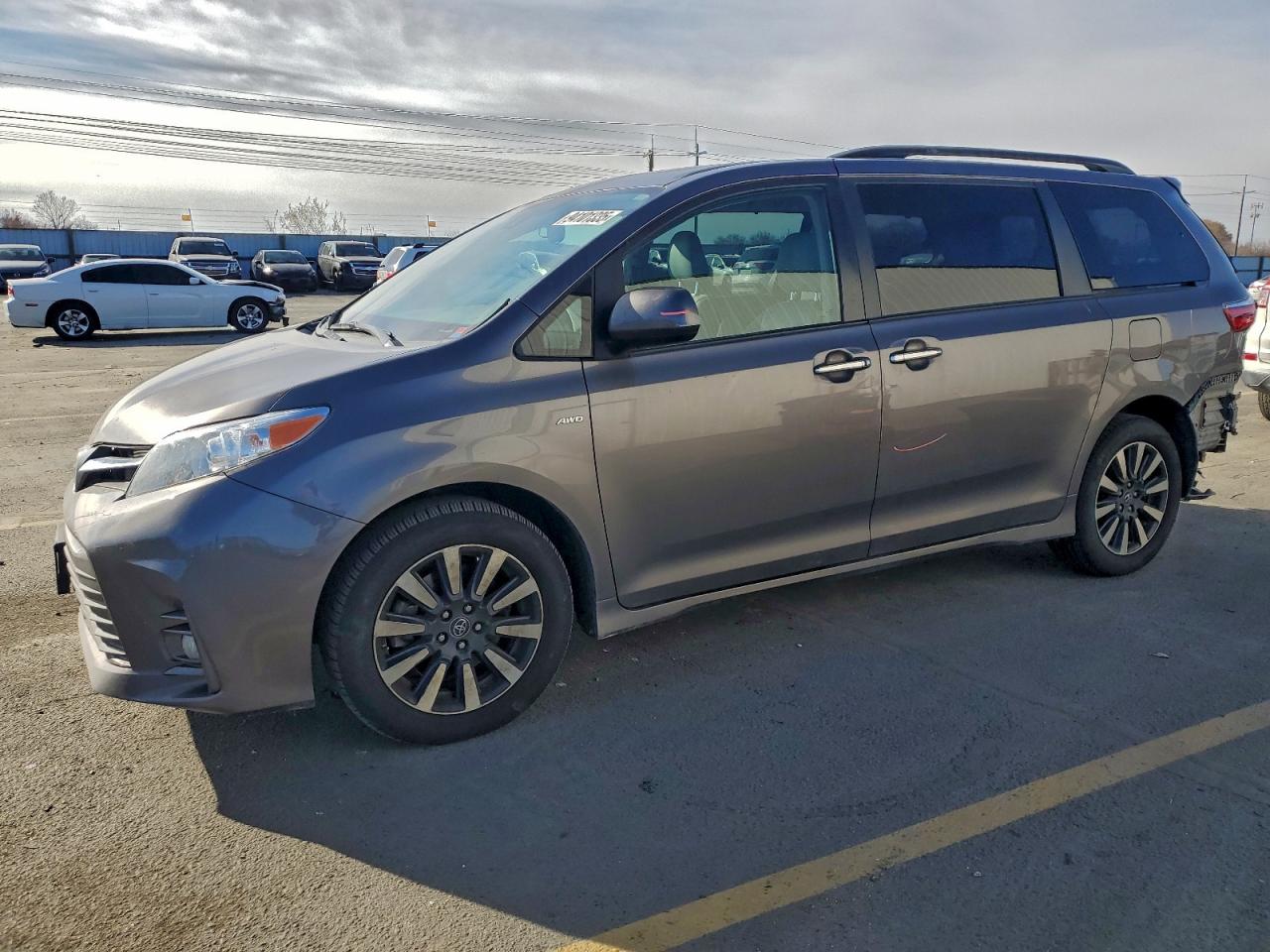TOYOTA SIENNA XLE