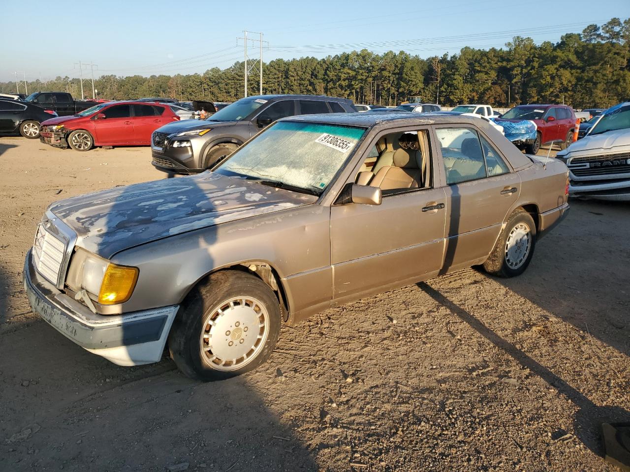 Lot #3281732887 1990 MERCEDES-BENZ 300 E