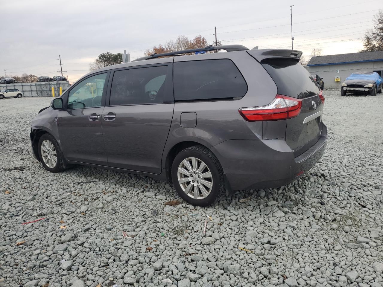 TOYOTA SIENNA XLE