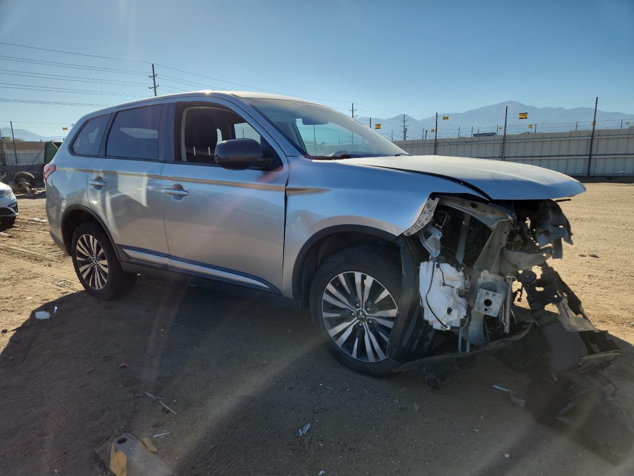 MITSUBISHI OUTLANDER SE