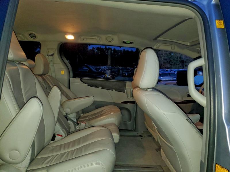 2012 TOYOTA SIENNA XLE #3311622309