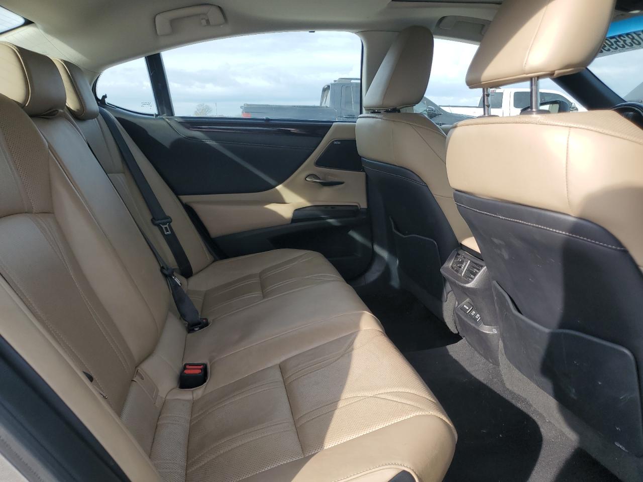 LEXUS ES 300H ULTRA LUXURY