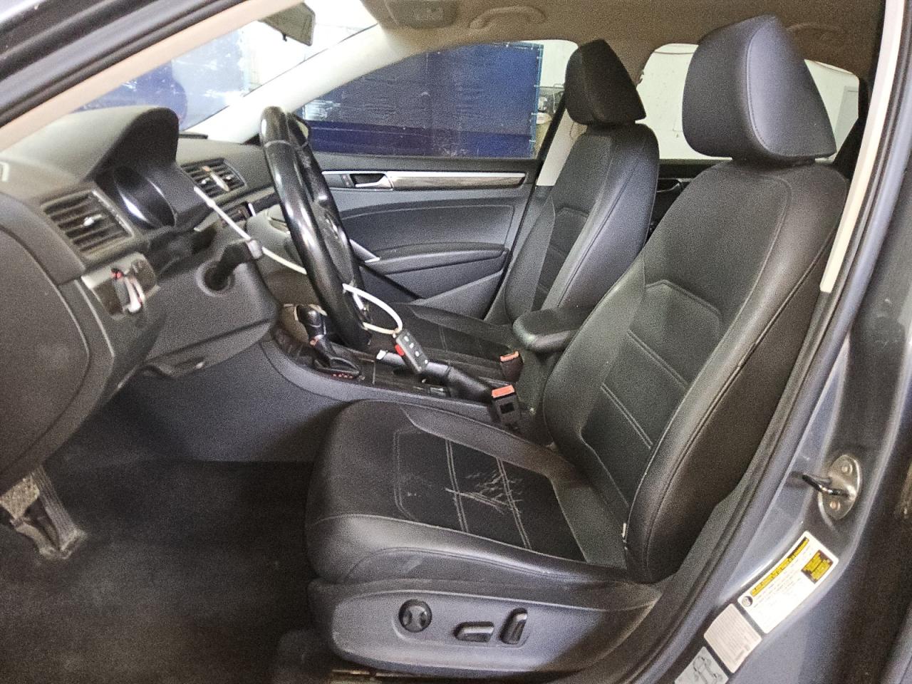 VOLKSWAGEN PASSAT SE