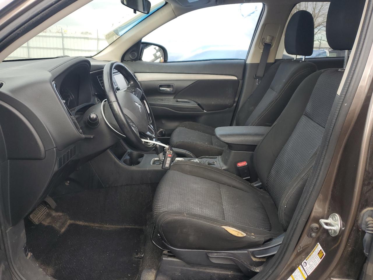 MITSUBISHI OUTLANDER SE