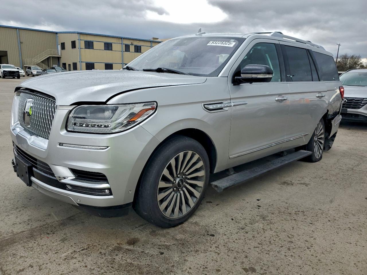 Lot #3298129128 2019 LINCOLN NAVIGATOR