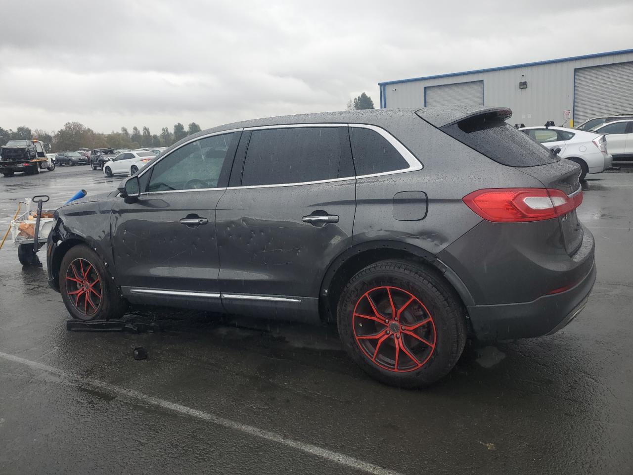 Lot #3310301055 2017 LINCOLN MKX SELECT